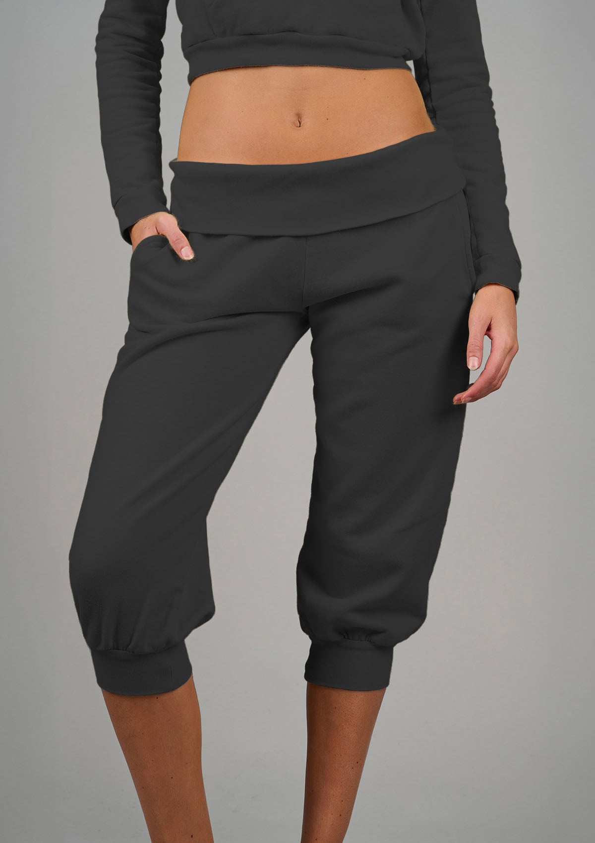 Weekender Capri Track Pant - Black