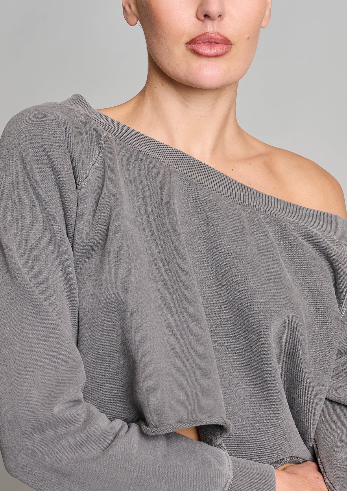 Weekender Crop Sweat - Pigment Black