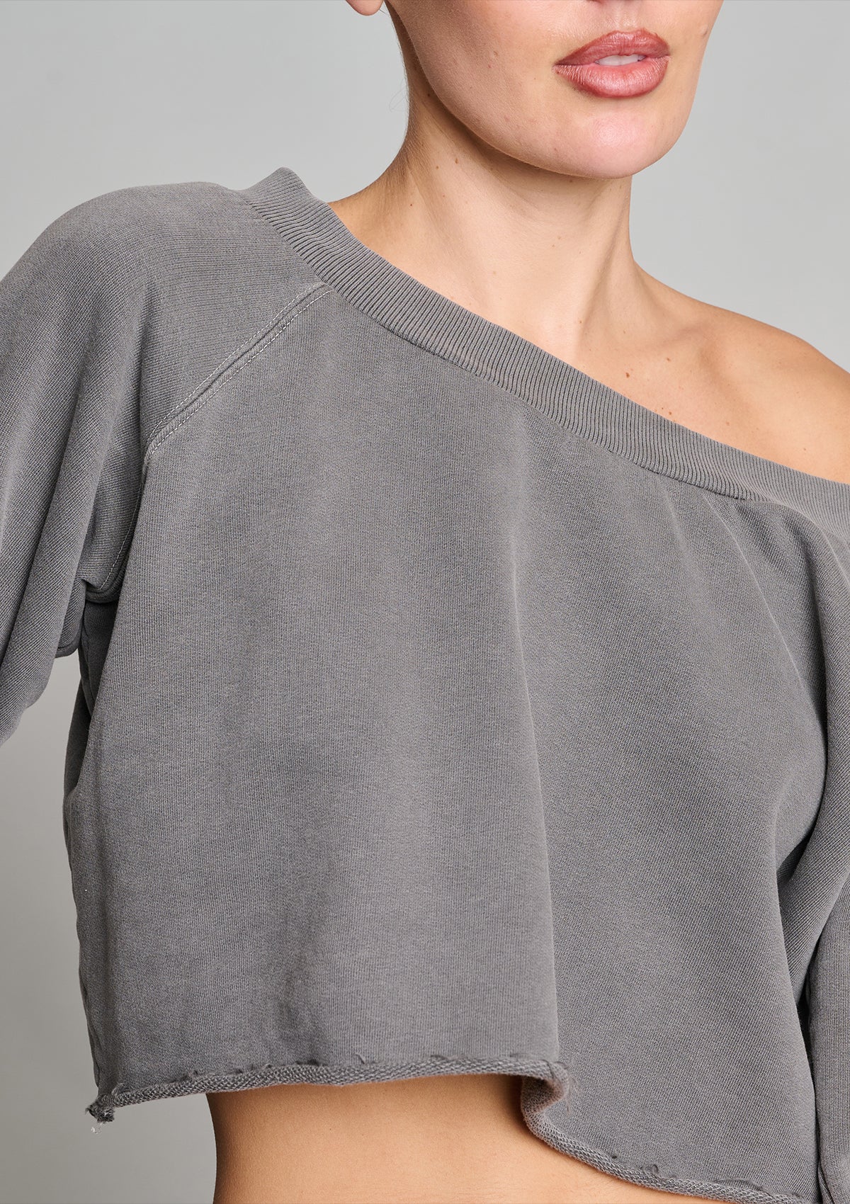 Weekender Crop Sweat - Pigment Black